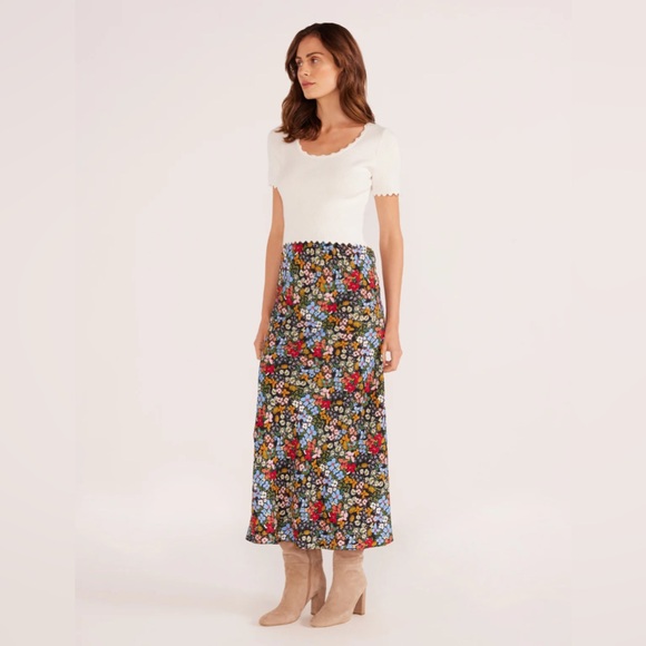 MinkPink Ivory Scallop Laura Tee - Picture 3 of 4